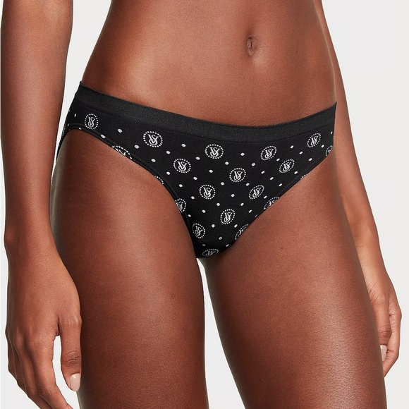 New 
SEAMLESS
Seamless Bikini Panty - Picture 1 of 4